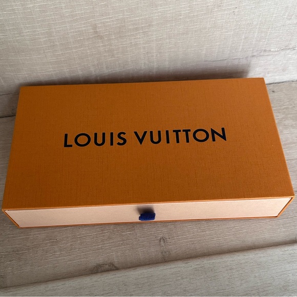 Louis Vuitton Zippy Epi Wallet Comes with LV Box - Picture 15 of 16